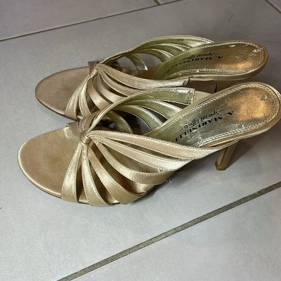 A. Marinelli Golden tan 3 inch heels, perfect shoe for any event, no flaws - Picture 2 of 7
